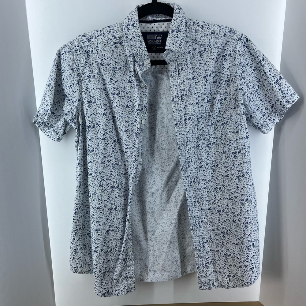 Monument Button Down Short Sleeve Shirt Men's Small White w/ Blue Flowers